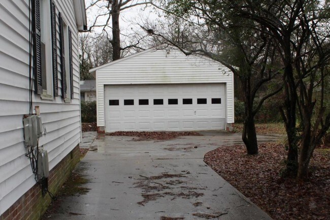 Building Photo - 810 Brentwood Ter