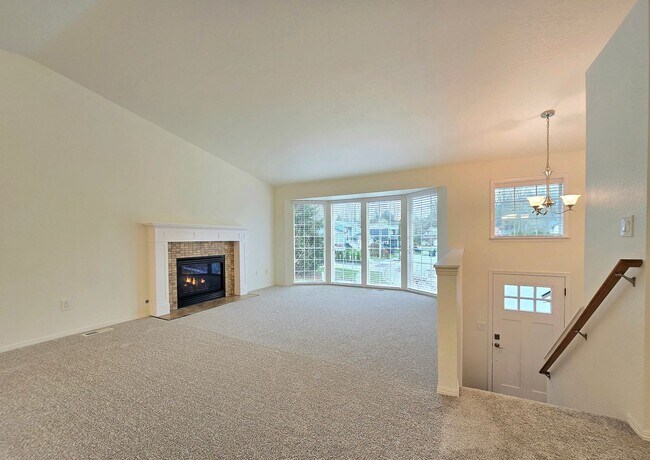 Building Photo - Spacious Home in Lake Stevens Available Now!  Pet Friendly