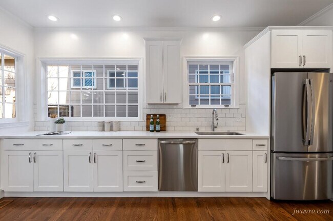 Foto del edificio - 230 Magellan Ave