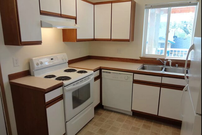Building Photo - 501 Voltaire Ct
