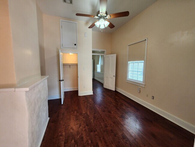 Building Photo - 2921 Annunciation