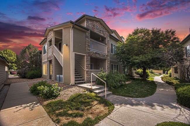 Building Photo - Light and Bright Condo in East Denver