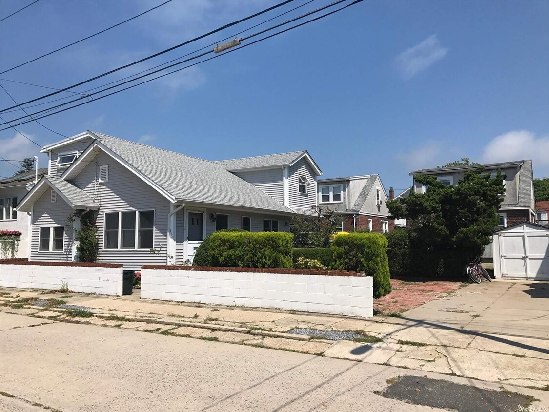 116 Hewlett Ave, Point Lookout, NY 11569 House Rental in Point