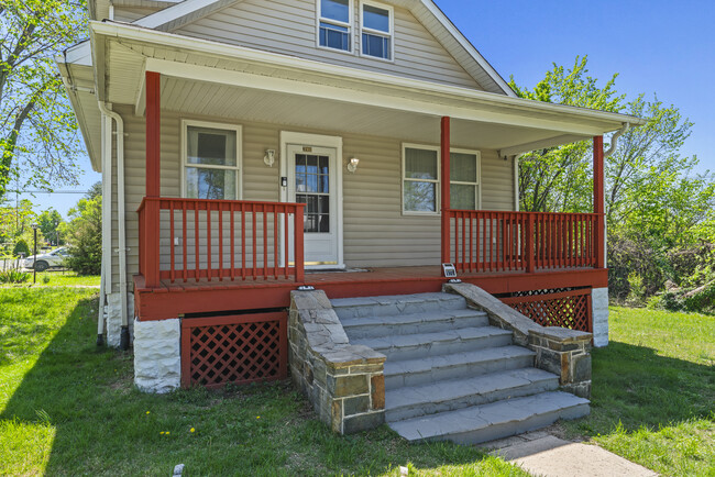 Building Photo - 3901 Coolidge Ave
