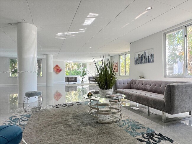 Foto del edificio - 9700 E Bay Harbor Dr