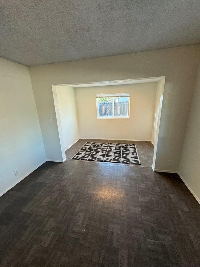 Building Photo - 8809 Los Coches Rd