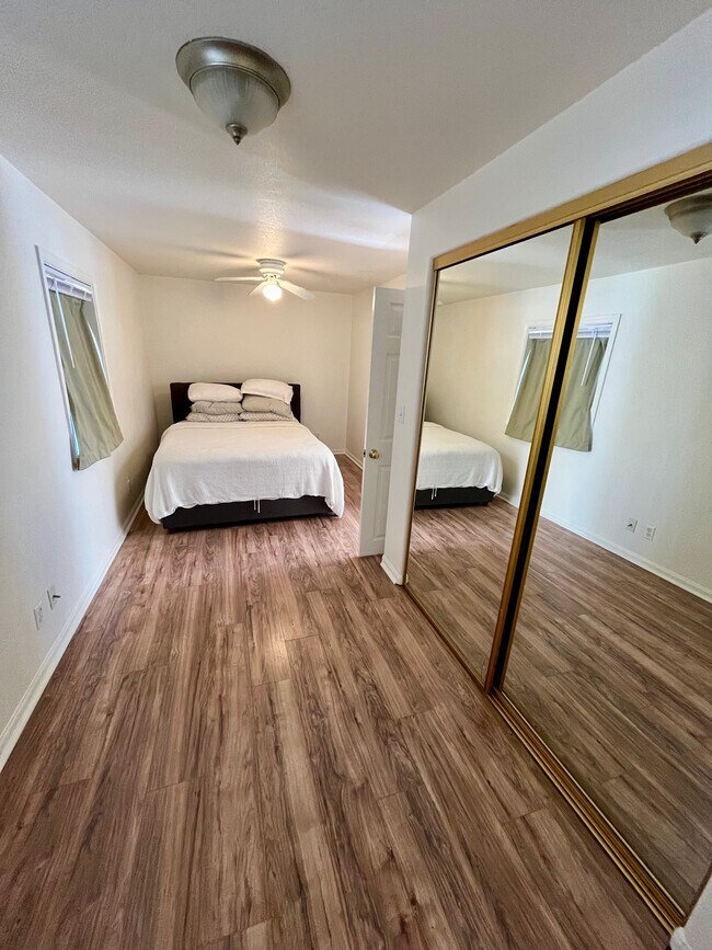 Dormitorio - 335 N Alvarado St