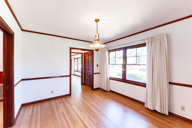 Building Photo - 15436 Camarillo St