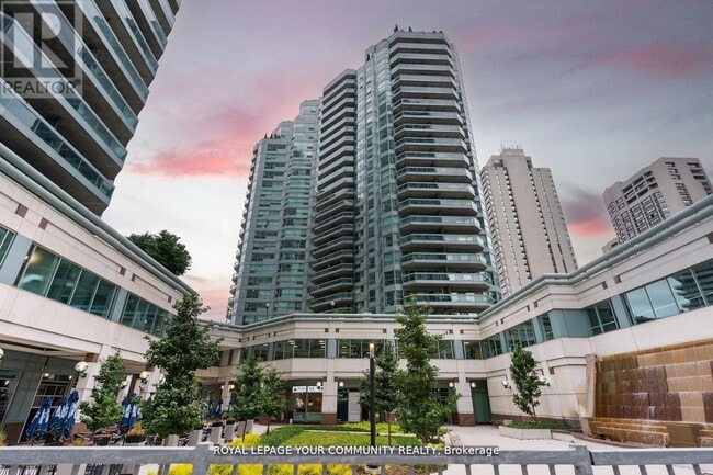 Building Photo - 10 Queens Quay W