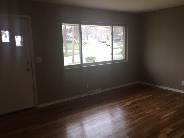 Building Photo - 2363 Bluelark Dr