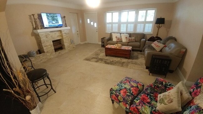 Área de TV en la sala de estar - 3406 Norfolk St