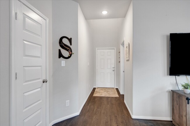 Building Photo - 8426 Moonlight Bay Cir