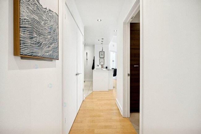 Building Photo - 185 Rue Laurier
