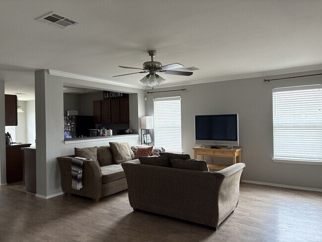 Building Photo - 1034 W South St