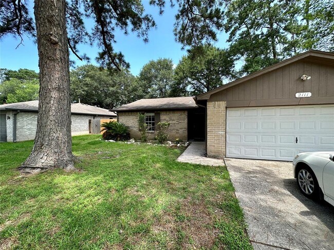 Building Photo - 2111 Rycroft Dr