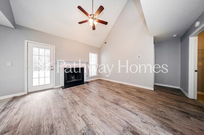 Foto del edificio - 229 Deodar Ln