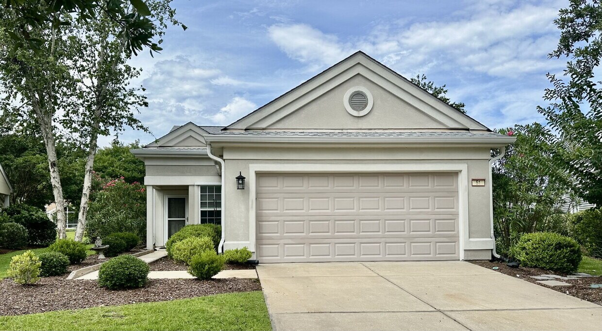 Foto principal - Gorgeous Updated Three Bedroom Home in Sun...