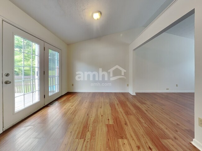 Building Photo - 2580 Evergreen Dr