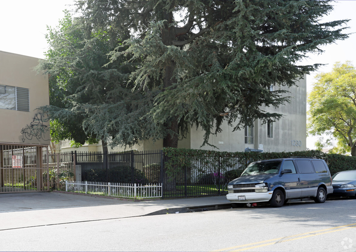 Building Photo - 39th St Manor
