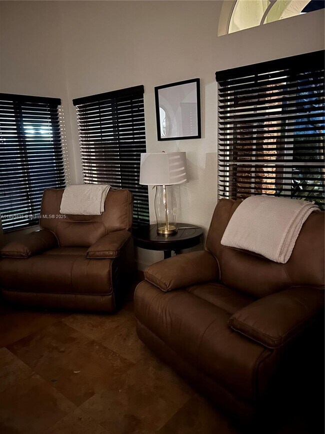 Foto del edificio - 3571 NE 11th Dr