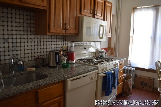 Building Photo - 448 Park Dr