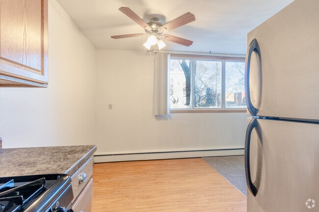 2BR 1BA - 900 SF - Dining Area - Lake Harriet Commons