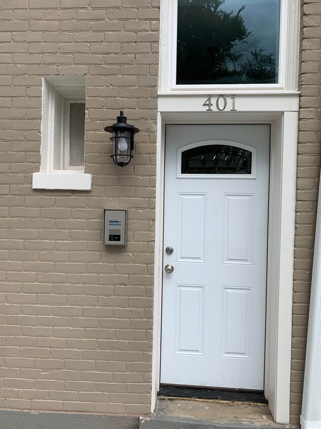 401 Ward Apt 1, 2nd floor apartment - 600 Center St