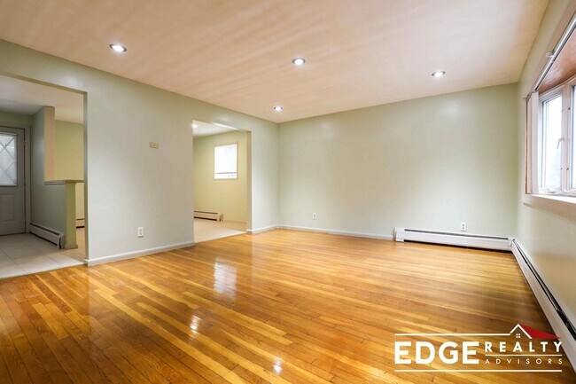Foto del edificio - 30A College Farm Rd