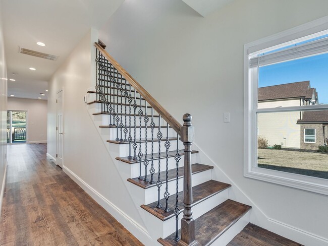 Foto del edificio - 3 Bedroom w/ Garage Townhome