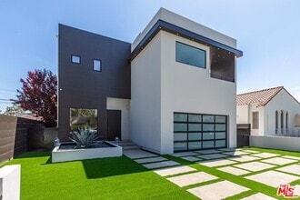 Building Photo - 458 S Sycamore Ave