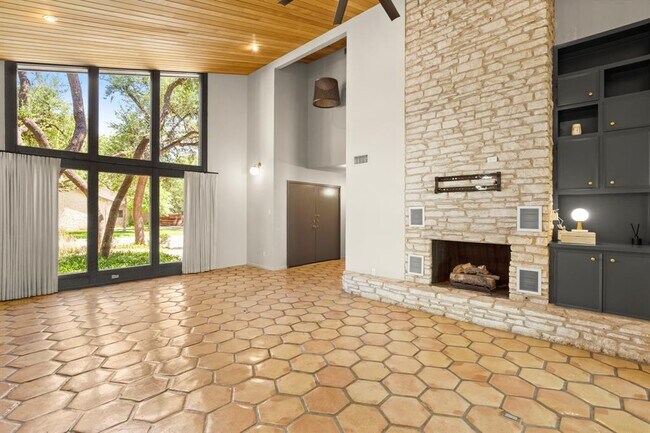 Foto del edificio - 1815 Brookhaven Dr