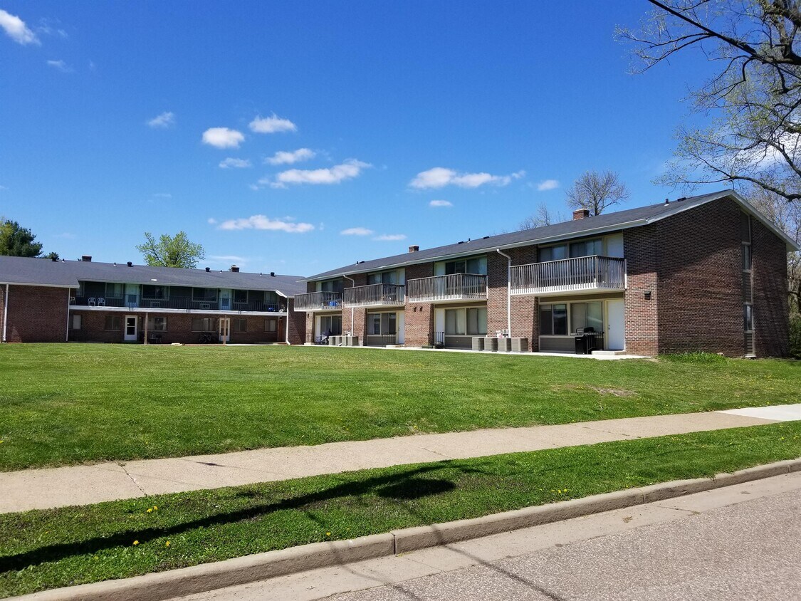 Primary Photo - 435 W Grand Ave
