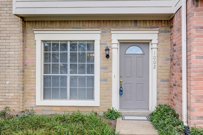 Foto del edificio - 2910 Grants Lake Blvd