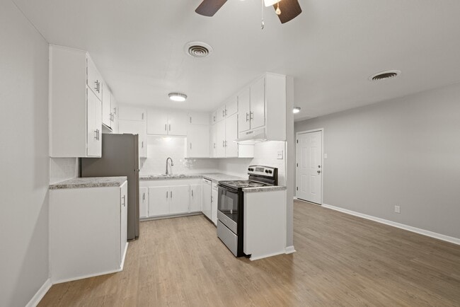 Foto del edificio - 3531 Midwest Dr