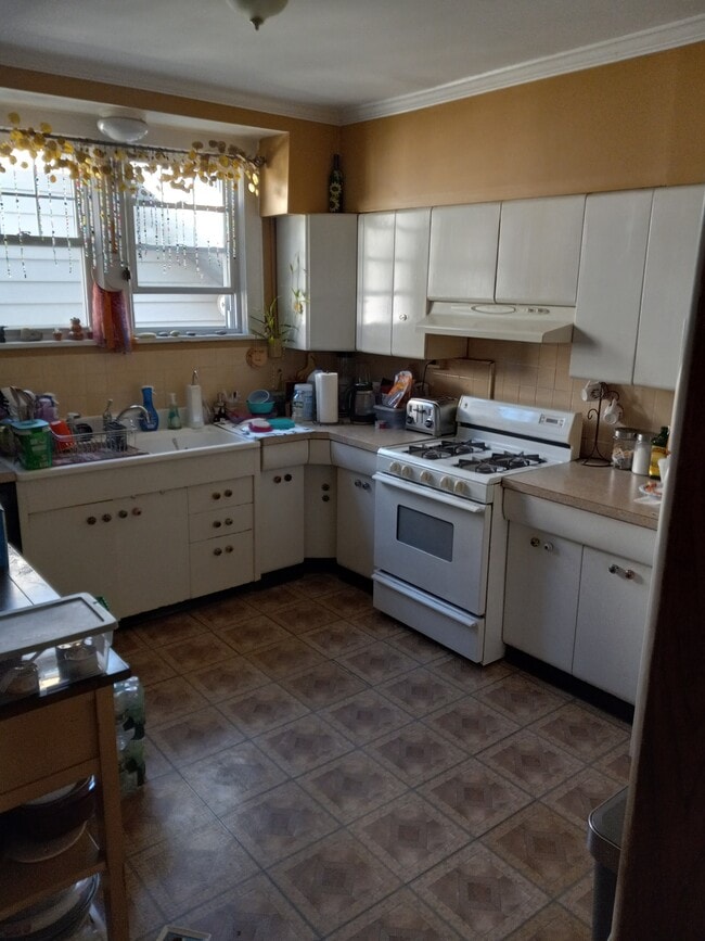 Building Photo - 180 Jerome Pl