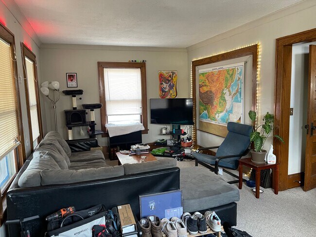 Foto del edificio - 5-Bedroom House Close to U of M Campus