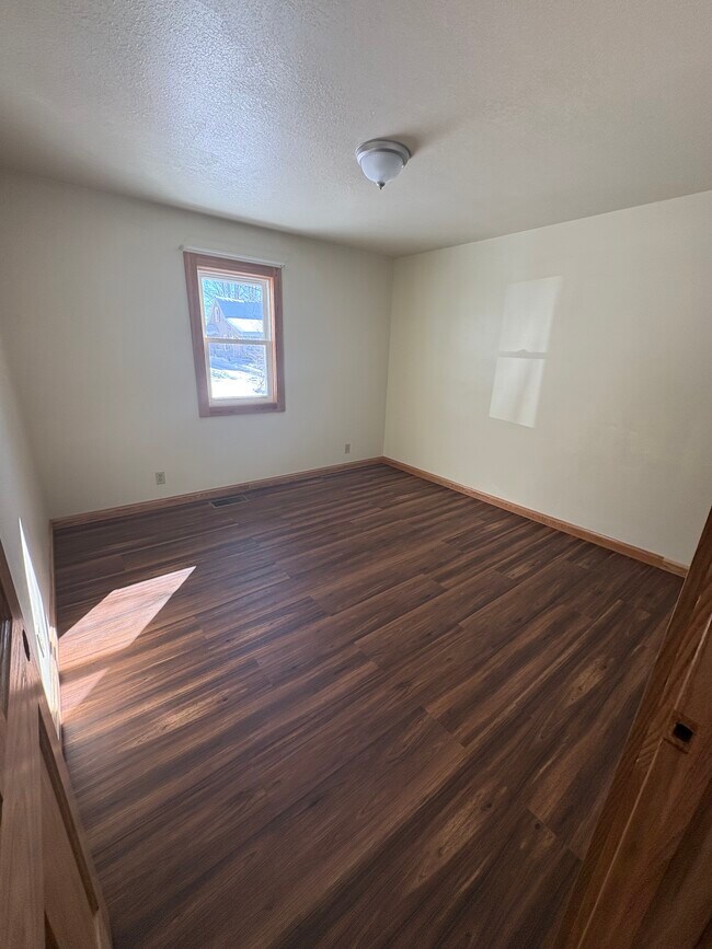 Foto del edificio - 143 Poplar Rd