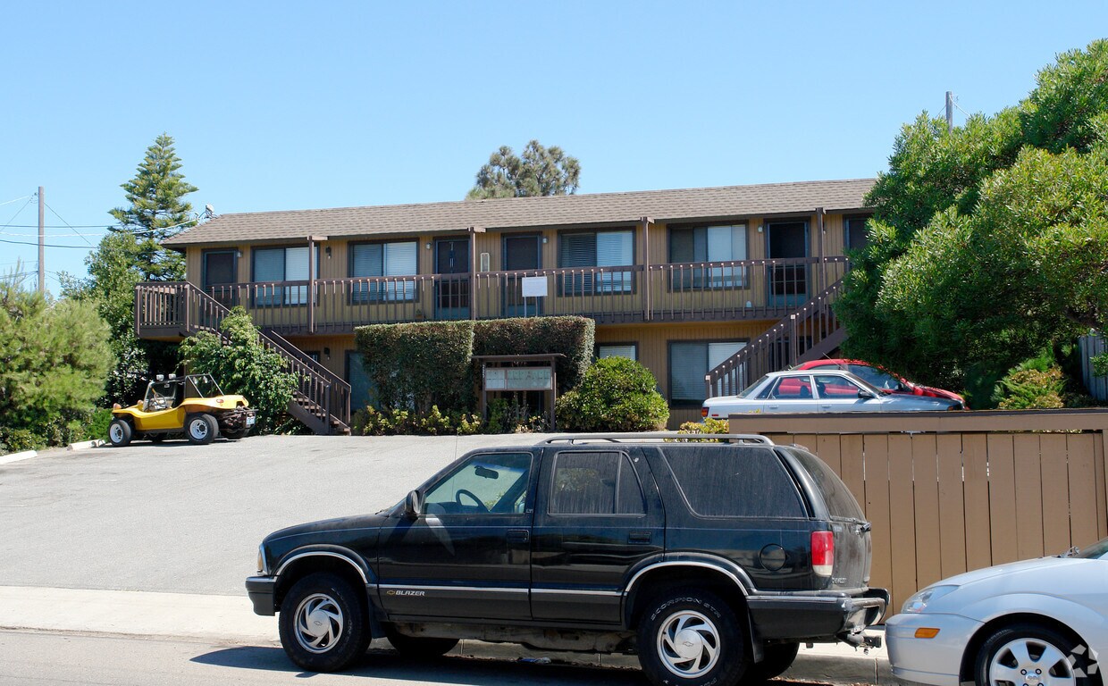 Primary Photo - 225 Melrose Ave
