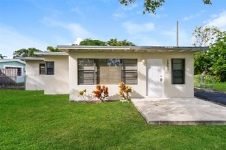 Building Photo - 1501 NW 16th Ln