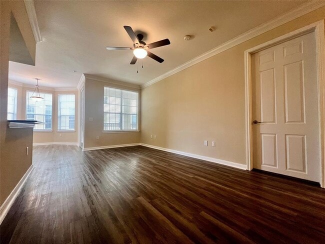 Building Photo - 7575 Kirby Dr
