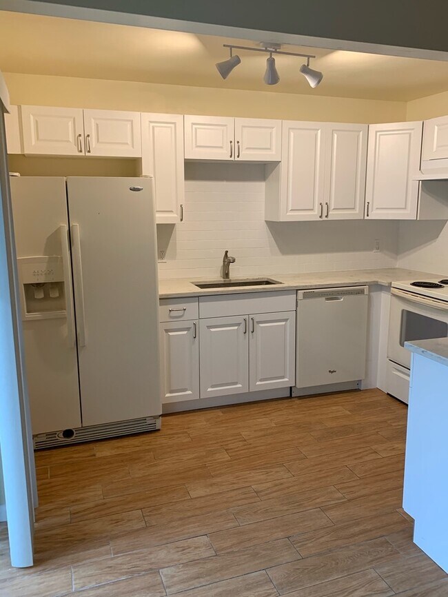 Foto del edificio - 4350 Lilac St