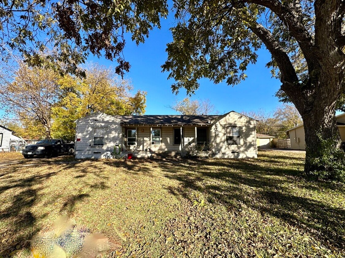 Primary Photo - 1517/1519 Maple Drive