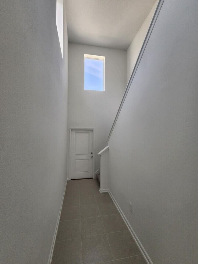Foto del edificio - GORGEOUS 4-Bedroom Home in Lake Wales