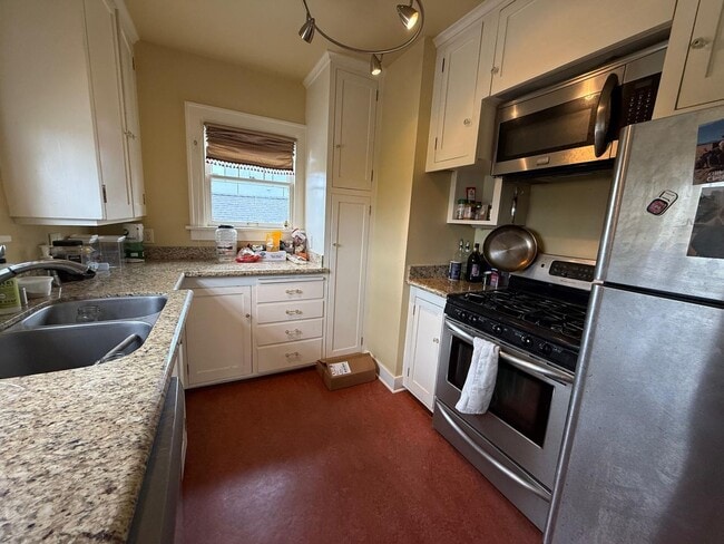 Building Photo - 1 Bed 1 Bath Top Floor Wallingford Condo!