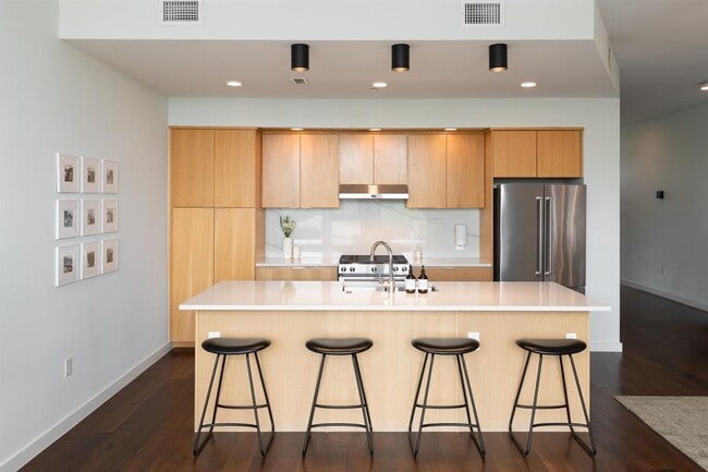 Foto del edificio - 1322 E 12th St