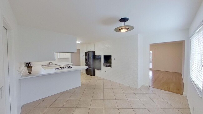Building Photo - 16402 Birdie Ln