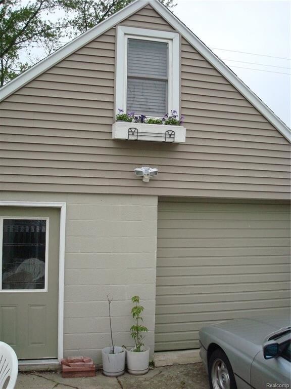 Building Photo - 807 E 14 Mile Rd