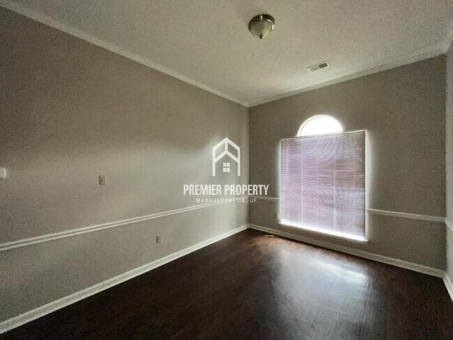 Foto del edificio - 6620 Brickmont Rd