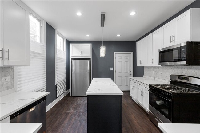 Building Photo - 2108 S Homan Ave