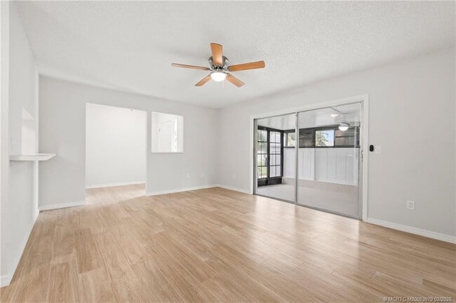 Foto del edificio - 4047 NW Cinnamon Tree Cir